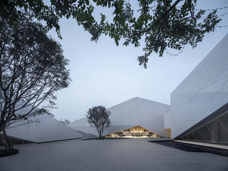 現(xiàn)代展館設計