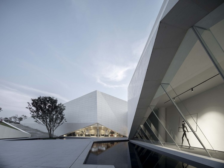 現(xiàn)代展館建筑設計