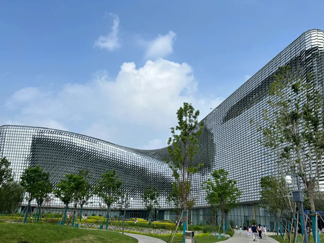 河南省科技館新館投資20多億元，以“智慧·創(chuàng)新·夢想”為展教主題