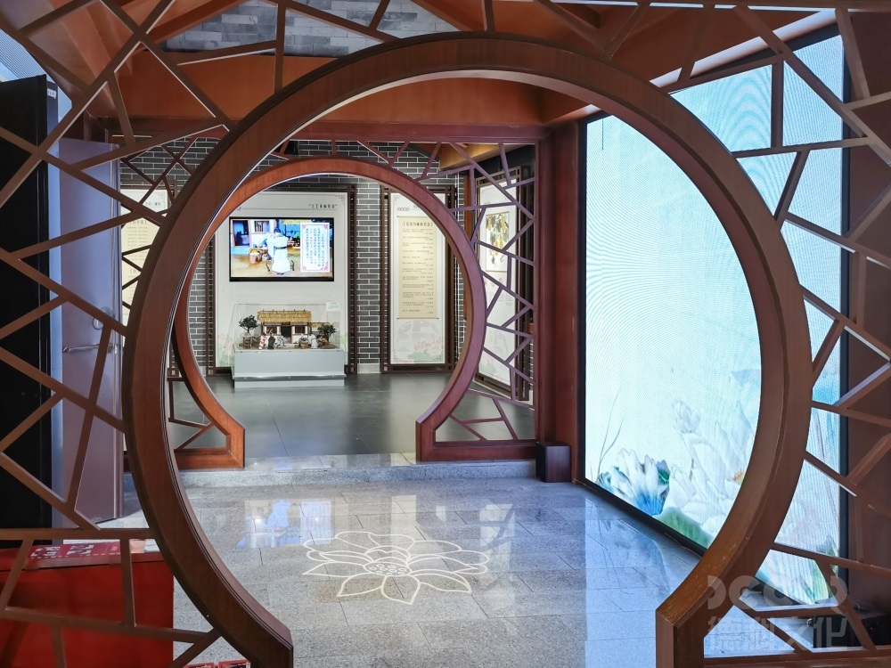 黨建館設(shè)計(jì)中如何體現(xiàn)黨的精準(zhǔn)扶貧和鄉(xiāng)村振興？