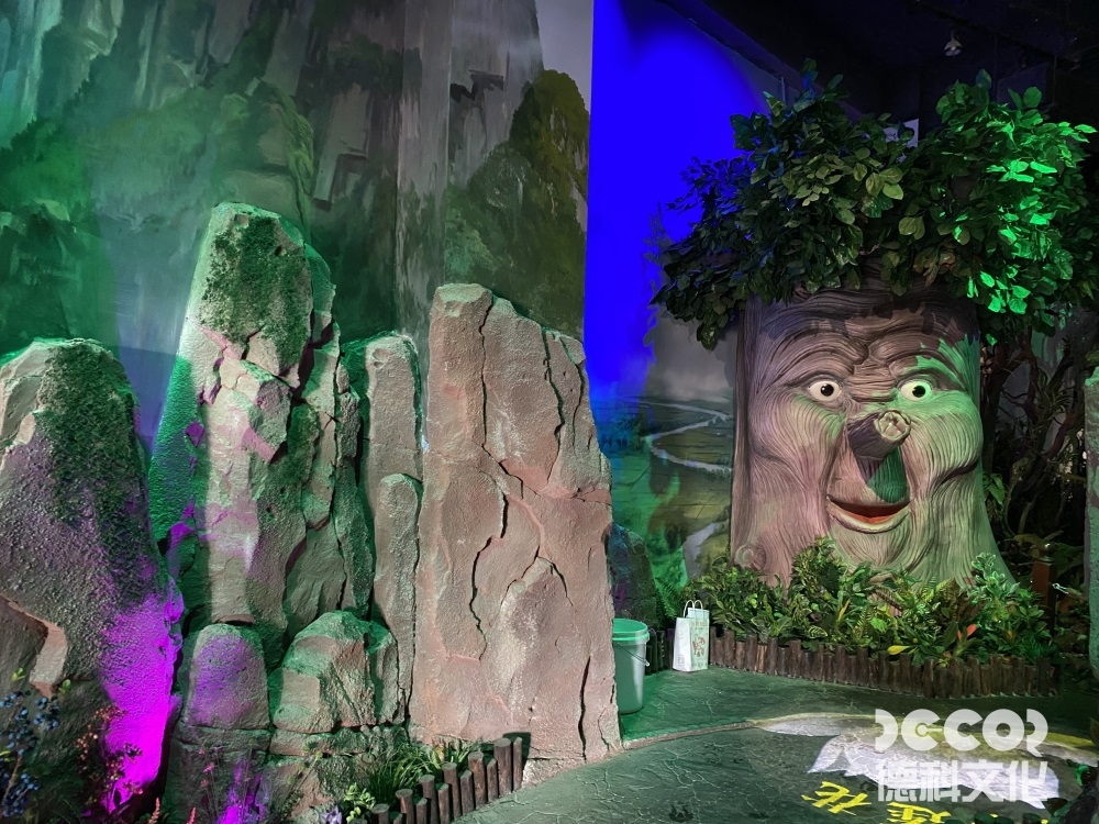 藝術(shù)展廳裝修設(shè)計中，如何平衡藝術(shù)品和展示空間之間的關(guān)系