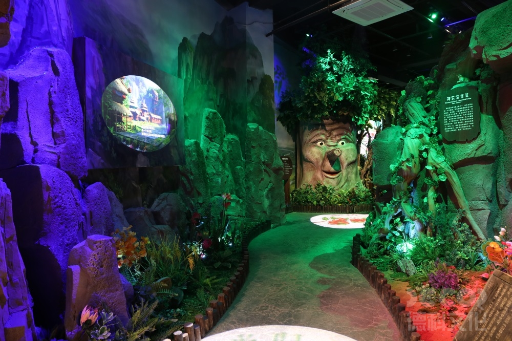 自然展館裝修的安全出口和疏散通道應如何設置？