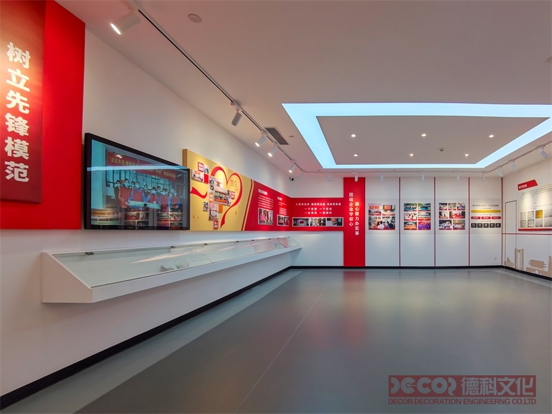 如何確定展示型黨建館設計的核心主題定位？